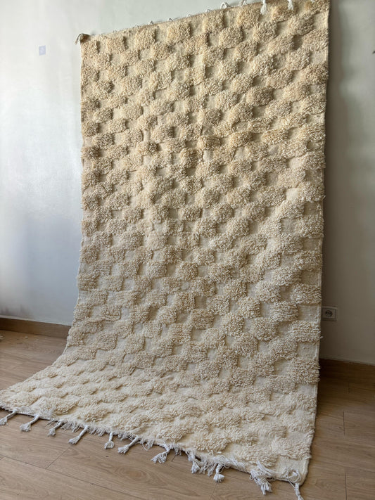 Tapis marocain beige 2,4 x 1,5 m – Tapis en laine fait main à motif à carreaux en relief pour salons et chambres modernes
