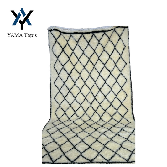 Tapis marocain beige 2,4 x 1,5 m – Tapis en laine fait main avec lignes en losanges noirs pour intérieurs modernes, scandinaves ou traditionnels