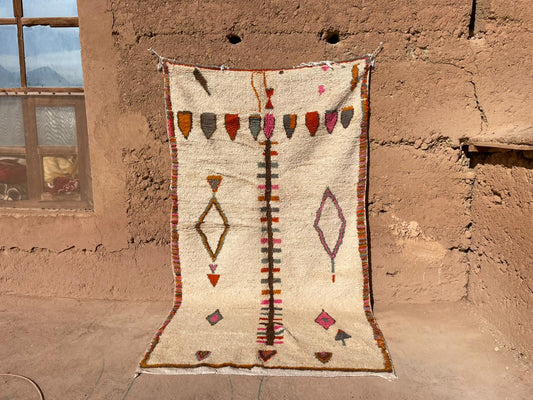 Tapis marocain en laine – Tapis beige fait main avec motifs berbères multicolores pour intérieurs bohèmes ou traditionnels (2,4 x 1,2 m)
