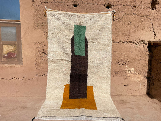 Tapis marocain en laine – Tapis fait main avec des blocs de couleurs noir, beige et vert pour intérieurs modernes (2,4 x 1,0 m)