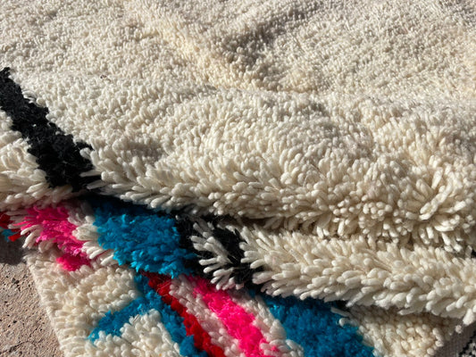 Beige Fuchsia Moroccan Wool Rug 7.9x3.6 ft – Handmade Carpet for Modern Interiors