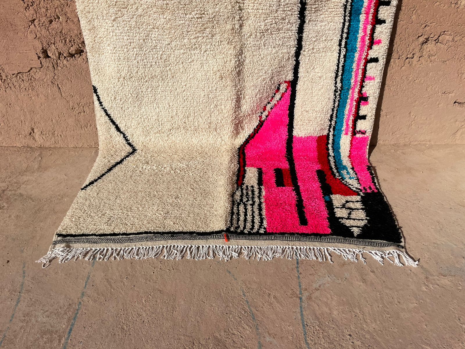 Beige Fuchsia Moroccan Wool Rug 7.9x3.6 ft – Handmade Carpet for Modern Interiors