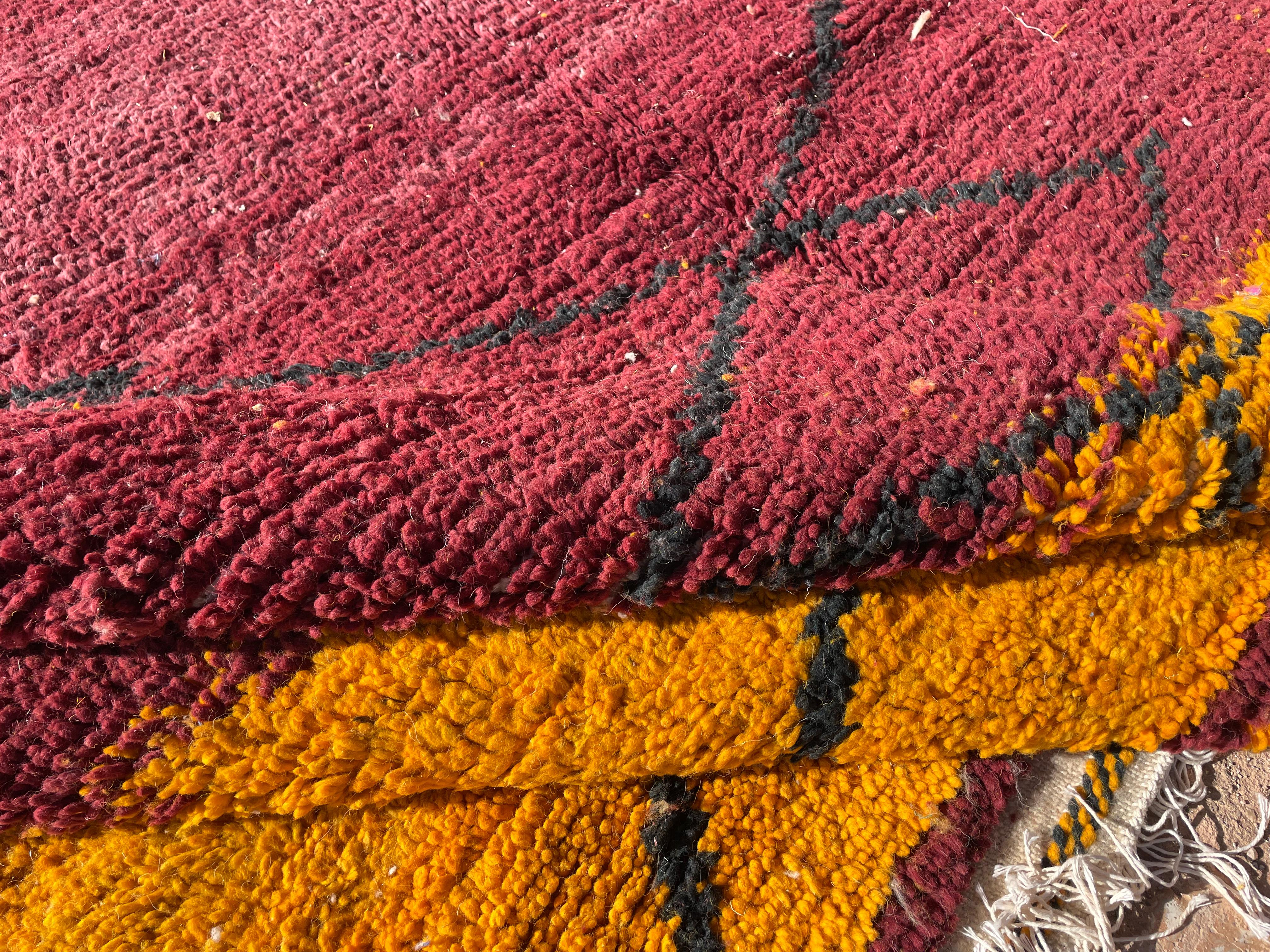 Tapis marocain en laine rouge, jaune et noir, 2,9 x 1,8 m – Tapis décoratif fait main à losanges
