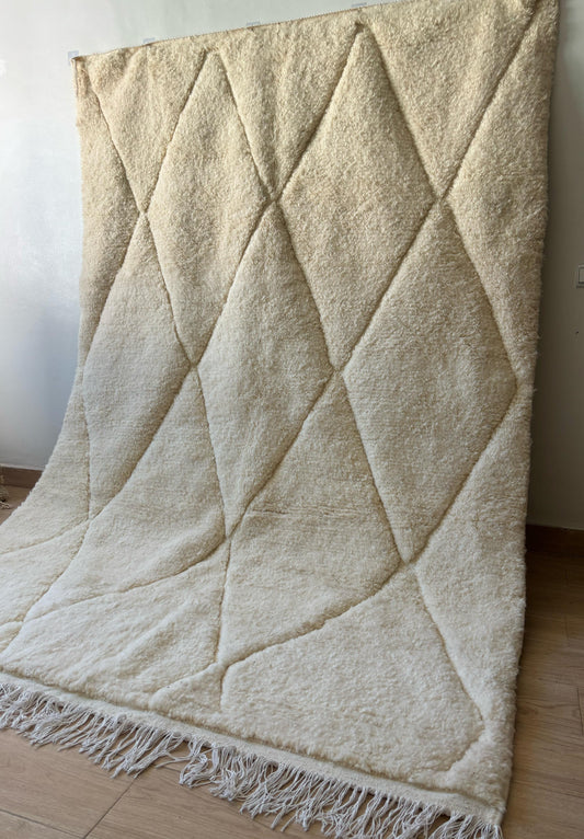 Tapis marocain beige 3 x 2 m – Tapis en laine fait main avec motif losanges en relief pour salons ou chambres modernes et minimalistes