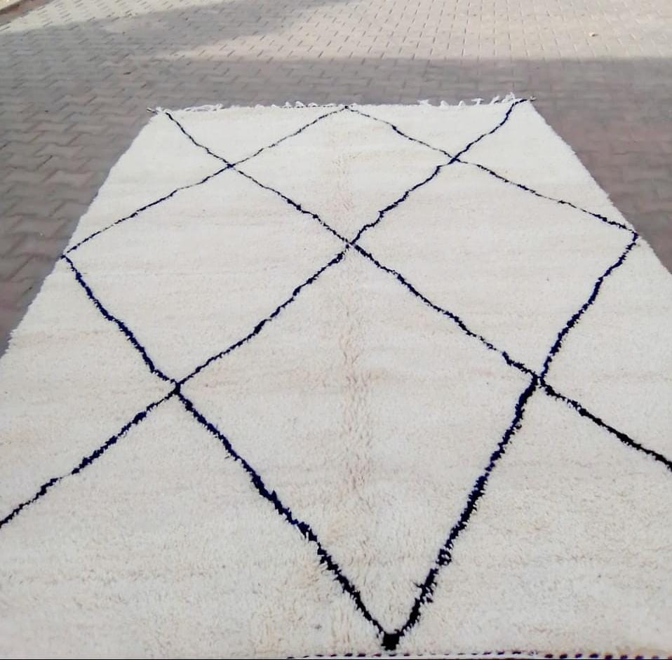Beige Moroccan Rug – Handwoven Wool Carpet with Diamond Outline Motif