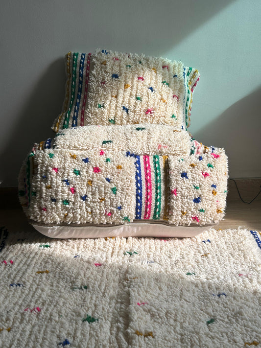 Pouf marocain en laine avec coussin assorti – Ottoman berbère fait main pour salons et chambres modernes (60 x 60 cm)