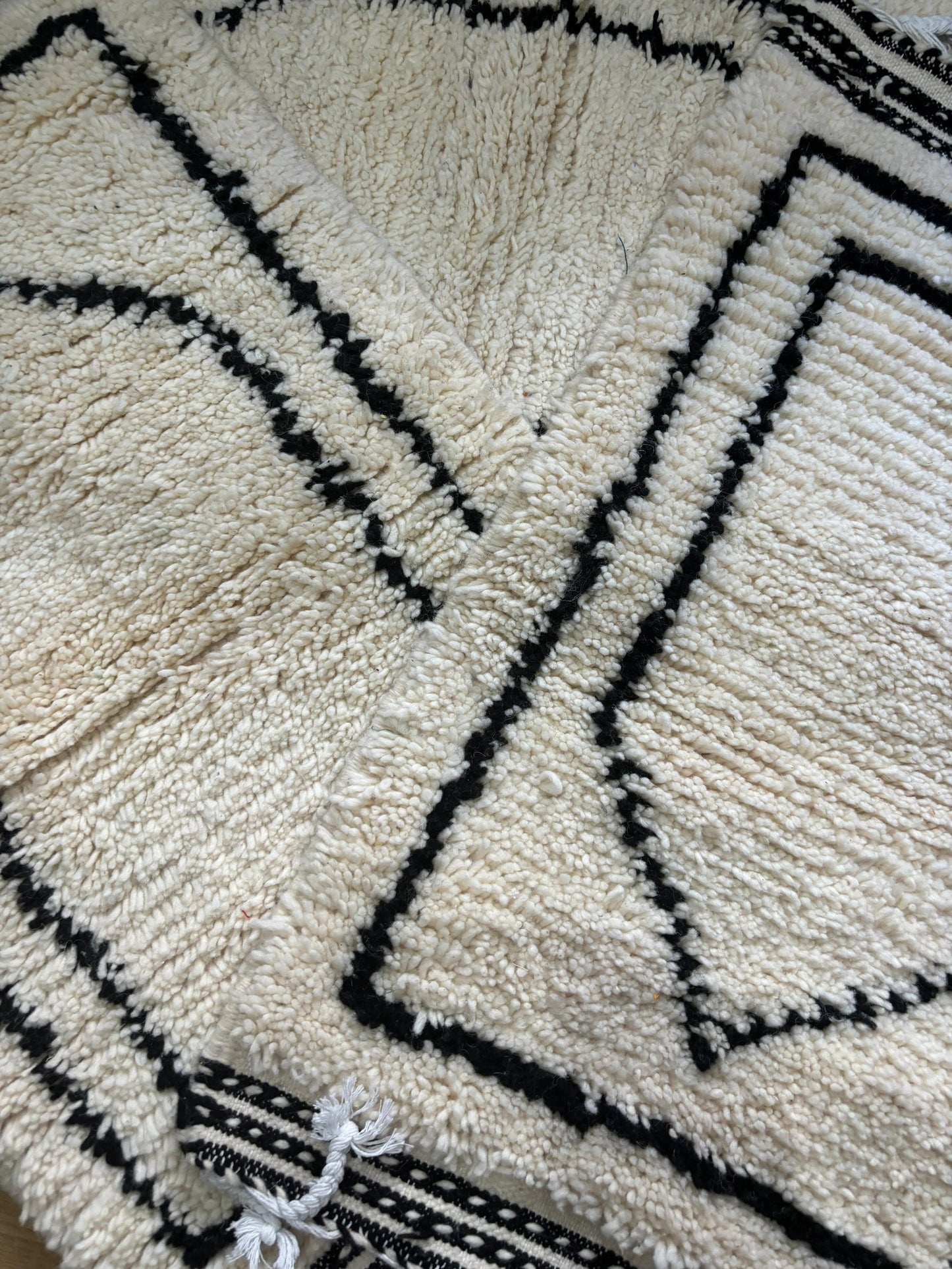 Tapis de prière marocain 64 x 100 cm – Tapis en laine fait main avec motif berbère traditionnel pour une décoration intérieure paisible