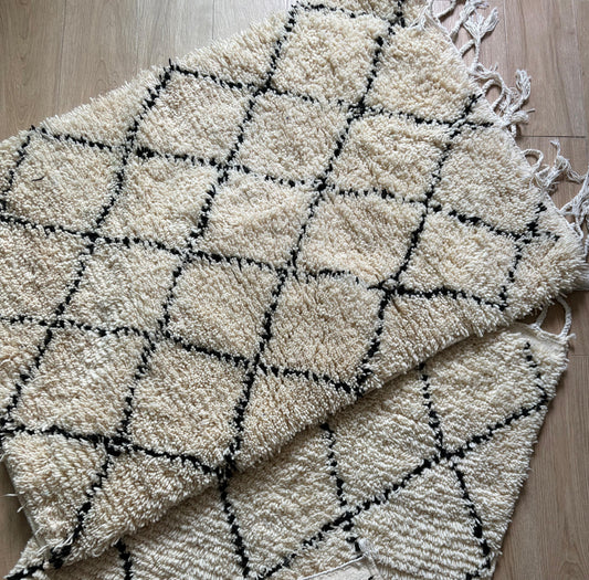 Beige Moroccan Rug – Handwoven Wool Carpet with Diamond Outline Motif