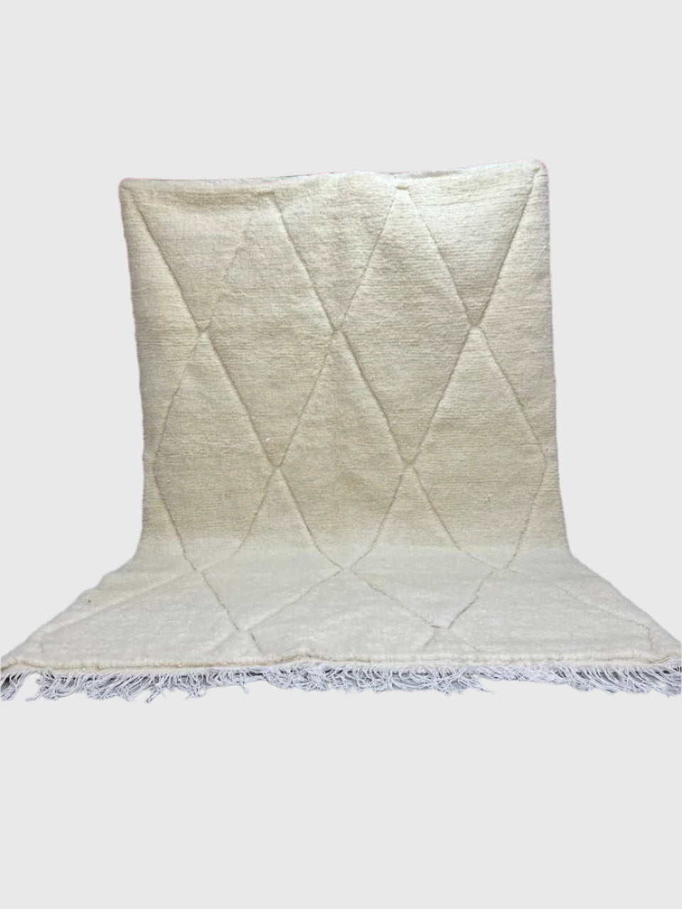 Cream Moroccan rug with diamond pattern, handmade in wool, ideal for 8x10 ft living rooms